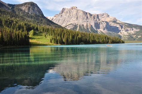 Emerald Lake Alberta Kanada Stockbild Bild Von Wasser Auferlegen