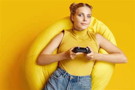 Premium Photo Portrait Of Gorgeous Happy Blonde Gamer Girl With