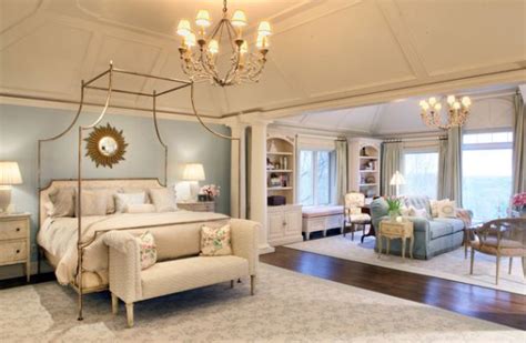 Bedroom benches give you a comfortable spot to sit when you are are pulling on slacks or tying shoes. Beautiful Bedroom Benches Design Ideas, Inspiration & Decor