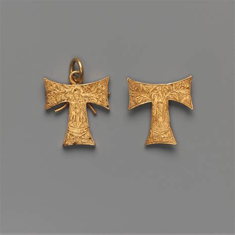 Pendant Capsule In The Form Of A Tau Cross With The Trinity And The