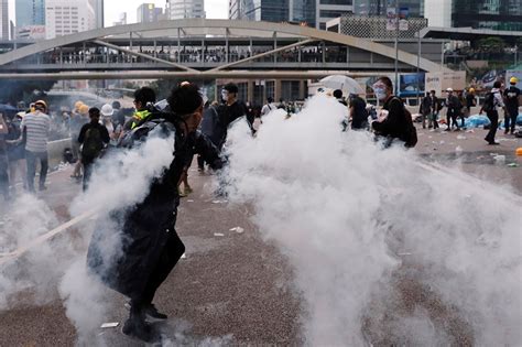 Hong Kong Police Fire Rubber Bullets Tear Gas On Protesters Abs Cbn News