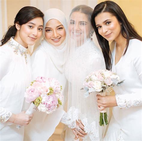 Dia bukanlah seorang yang terkenal seperti kakak rubytah abu bakar @ che wan atau dikenali ruby che wan dan lan mengenali sejak di bangku sekolah lagi iaitu ketika aktif dalam sukan. PESONA Adik-Beradik Perempuan, 9 Selebriti Jelita Ini ...