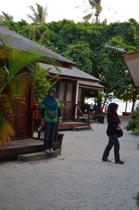 Cenang mall and oriental village are worth checking out if shopping is on the agenda, while those wishing to experience the area's natural beauty can explore pantai cenang beach and burau bay. Food at Home: Low Cost Budget Langkawi