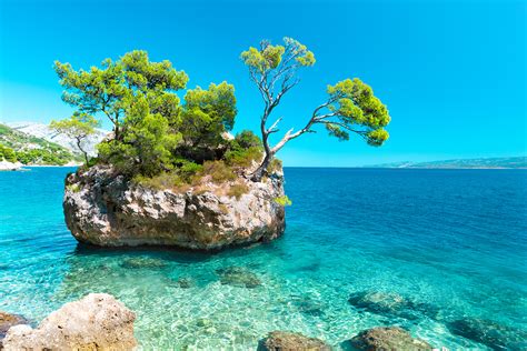 Wanderer erforschen während ihres kroatienurlaubs die attraktive landschaft, die sich mit. Kroatien Urlaub - Reisen Sie mit ETI an die Adria
