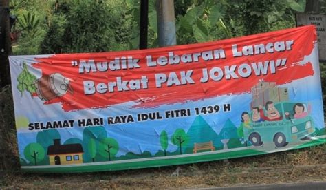 Ini dia persiapan presiden jokowi untuk membuat lancar mudik lebaran 1438 h. Spanduk 'Mudik Lebaran Lancar Berkat Pak Jokowi' di Jalur ...