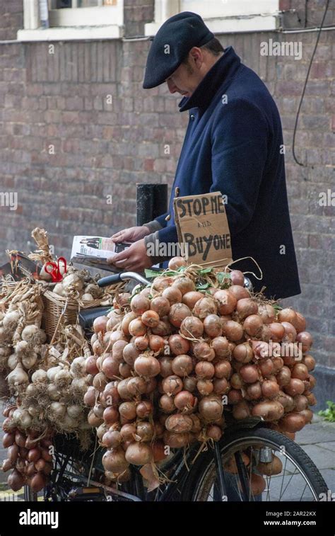 French Onions Seller Hi Res Stock Photography And Images Alamy