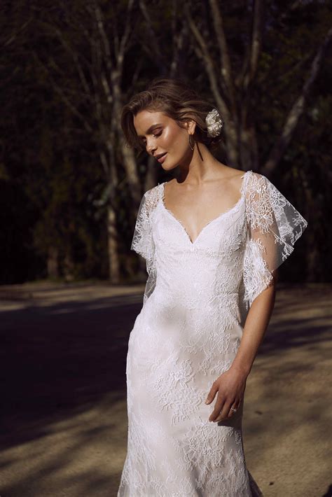 Now gold coast ladies can keep up with the kardashians and wear the latest designer fashion for a fraction of the cost. Amazing Designer Wedding Dresses | Luv Bridal