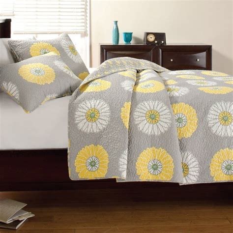 Glamorous floral bedding in peony pink with bouquets of exotic flowers. Yellow Floral Bedding - Large Scale Sunflower Bedspreads ...