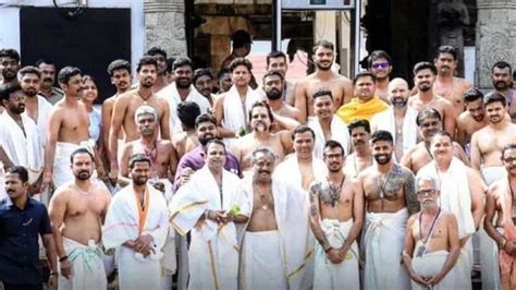 Ind Vs Sl 3rd Odi Suryakumar Sundar And Other Visit Padmanabhaswamy Temple In Thiruvananthapuram