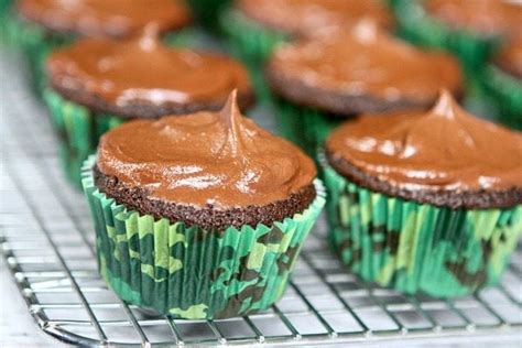When a child can't have dairy, it can help to focus on the foods they can eat. Dairy Free Cupcake Ideas / Gluten Free Vanilla Cupcakes Dairy Free Option Mama Knows Gluten Free ...