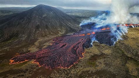 Latest Update Volcanic Eruption in Reykjanes Peninsula Iceland near Litli Hrútur