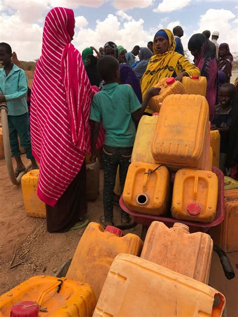 ON THE BRINK OF FAMINE: 17 PHOTOS OF DAVID MUIR ON THE FRONTLINES - ABC