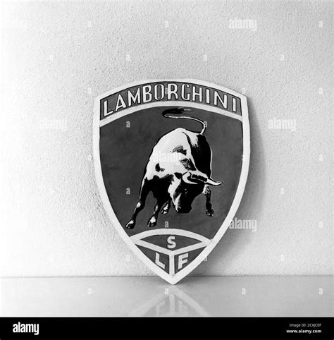 Lamborghini Trattori Logo Fotos Und Bildmaterial In Hoher Auflösung