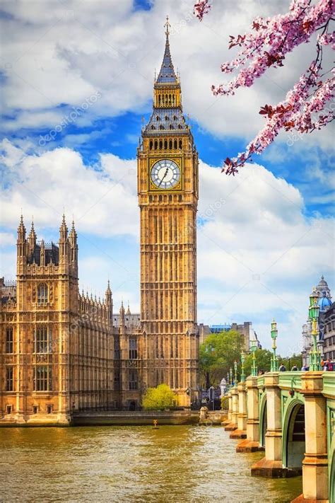 Big Ben In London At Spring — Stock Photo © Sborisov 145543907