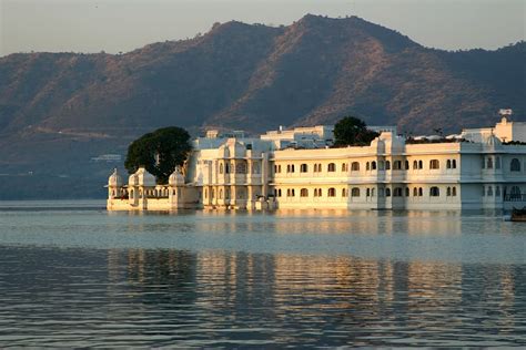 Hd Wallpaper Udaipur City Palace India Travel Mirror Within