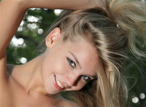 wallpaper sienna blonde green eyes face smiling teeth makeup women metart magazine
