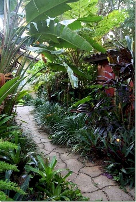 30 Amazing And Beautiful Tropical Garden Ideas 4