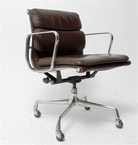 Overall very nice chair and would look great in any setting. Vintage Eames for Herman Miller Aluminum Group Soft Pad ...