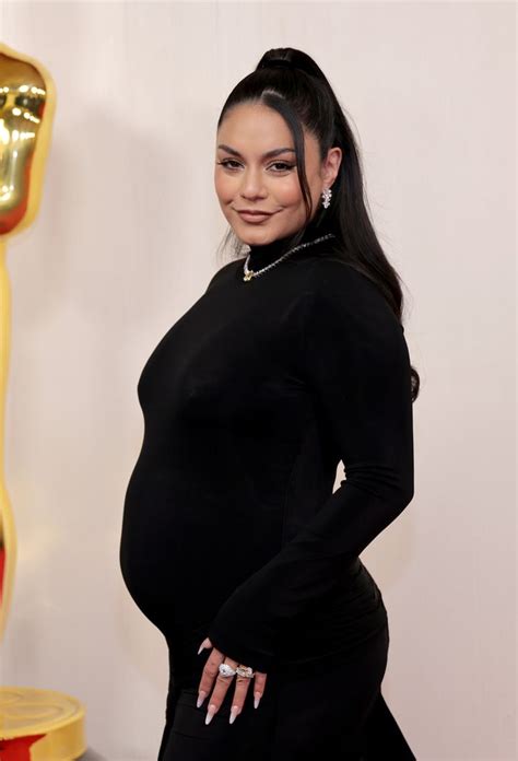 Vanessa Hudgens Announces Pregnancy At The Oscars Huffpost Entertainment