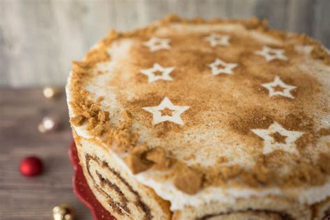 Und wenn zum jahresbeginn noch zu viel backwerk von der weihnachtszeit übrig ist, bietet sie sich förmlich an, um die weihnachtszeit auf leckere art und weise ausklingen zu. Spekulatius-Pflaumen-Torte | Torte ohne backen, Backen, Torten