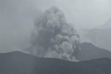Gunung Bromo Meletus Disertai Gempa Vulkanik Dan Tremor