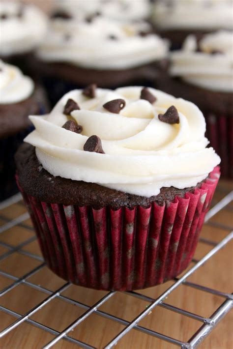 The Top Ideas About Vanilla Cupcakes With Chocolate Frosting Easy Recipes To Make At Home