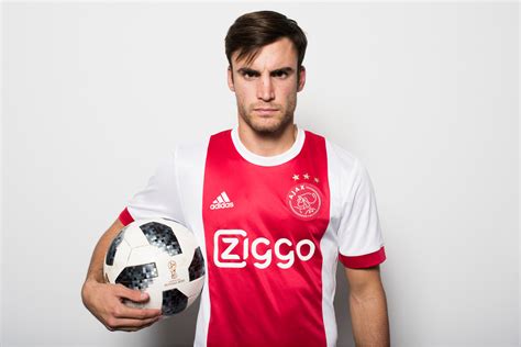 Tagliafico made his professional debut for banfield on a 2−1 away victory against tigre for the fifth fixture of the 2011 clausura. Tagliafico: Wellicht ben ik op mijn 40ste al trainer van ...