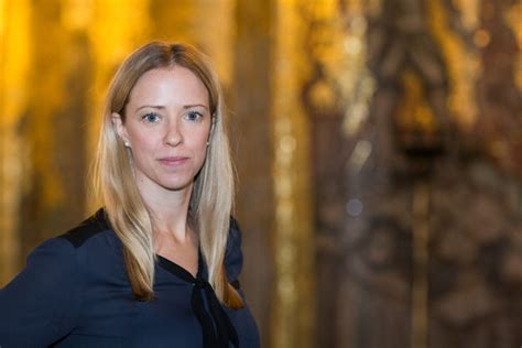 Barn riskerar att skadas allvarligt av mäns våld mot kvinnor! Åsa Lindhagen, politiker - NSPH Stockholms län