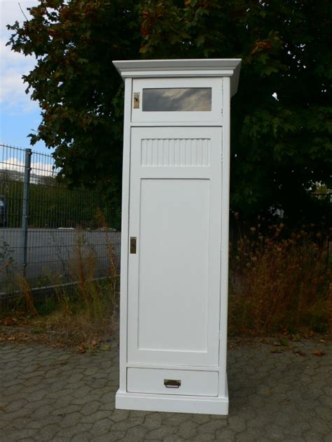 Der küchenschrank schmal ist sehr begehrt, denn in fast jeder küche finden sich aufgrund architektonischer besonderheiten besonders schmale nischen. Der Artikel mit der oldthing-id '25850772' ist aktuell ...