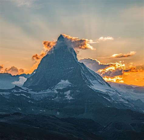 Expose Nature Famous „toblerone Mountain Matterhorn In Switzerland