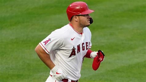 Los Angeles Angels Lose Star Mike Trout To A Strained Right Calf After First Inning Of Series
