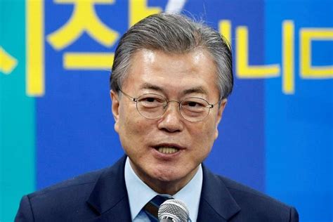 South Korea's favourite for president Moon Jae In demands China stop