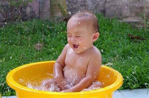 Learn how often you should bath your 1 year old baby. How Often You Should Bathe 1 Year Old Baby - NooriGuide