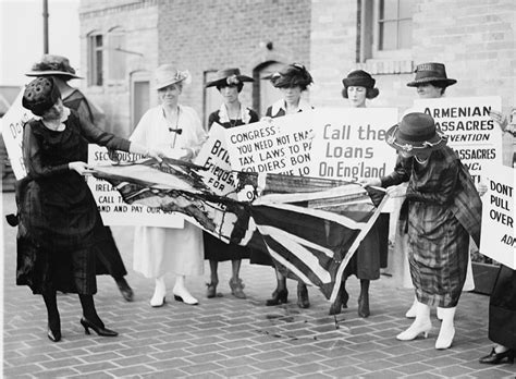 A Group Of Irish American Women Tearing Photograph By Everett