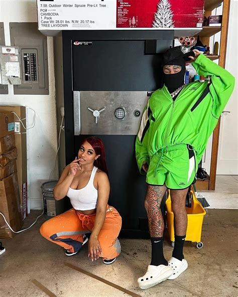 Ix Ine Outfit From February Whats On The Star In