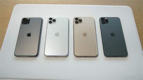 The iphone 11 pro max, like the iphone 11 pro, feature four colors, space gray, silver, gold, and new for this year, midnight green. 아이폰11 Pro는 컬러가 총 4가지군요... - 미코
