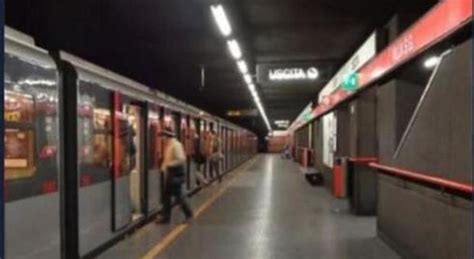 Metro roma spagna scale mobili | la buona notizia della riapertura della centralissima fermata spagna della metro di roma è durata meno di 24 ore oltre ai problemi per le scale mobili a spagna, è stato annunciato un possibile slittamento della riapertura della stazione di piazza della repubblica. Roma, metro Repubblica apertura rinviata: gaffe M5S sulla ...