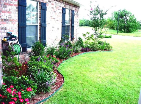 The tall, showy landscaping seems to hide the porch from view, creating an intimate. 10 Elegant Simple Landscaping Ideas For Front Yards 2020