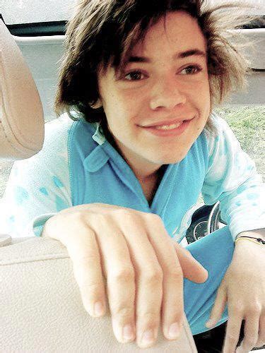 This harry styles photo might contain portrait, headshot, and closeup. Harry Styles Hairstyles | Hairstyle Album Gallery ...