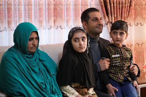 Het Beroemde Afghaanse Meisje Krijgt Eindelijk Een Thuis