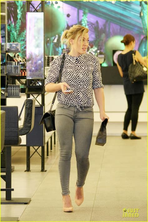 Hilary Duff Wears Grey Skinny Jeans To Show Off Fit Figure Photo