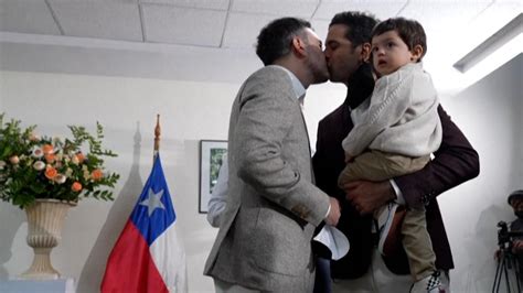 Chile Celebra El Primer Matrimonio Homosexual De Su Historia