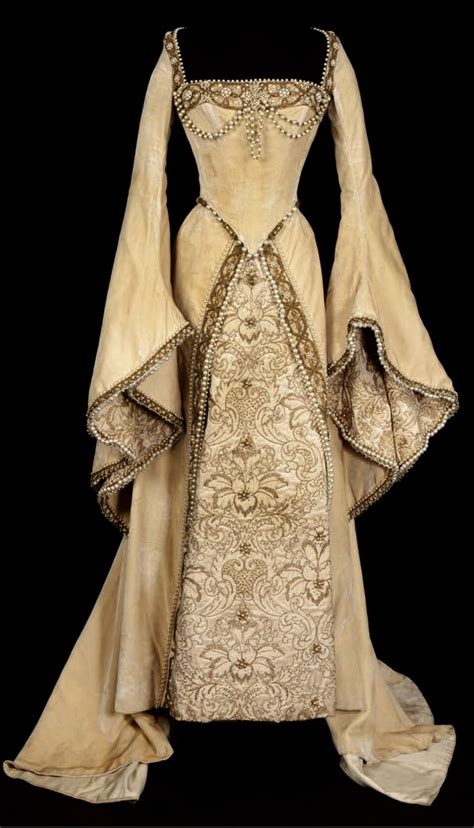 1450s Dress With Beaded And Embroidered Details Medieval Fashion