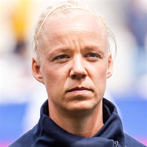 Online lecture for youth football clubs. Hedvig Lindahl avslöjar - i maktkamp med Caroline Seger i ...