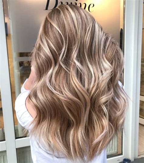 Milk Chocolate Hair With Blonde Highlights In 2021 Blonde Hair With