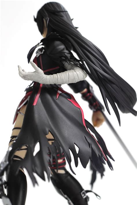 Gains a buff depending on the race of enemy attacked. Kotobukiya's Velvet Crowe Ani-Statue from Tales of ...