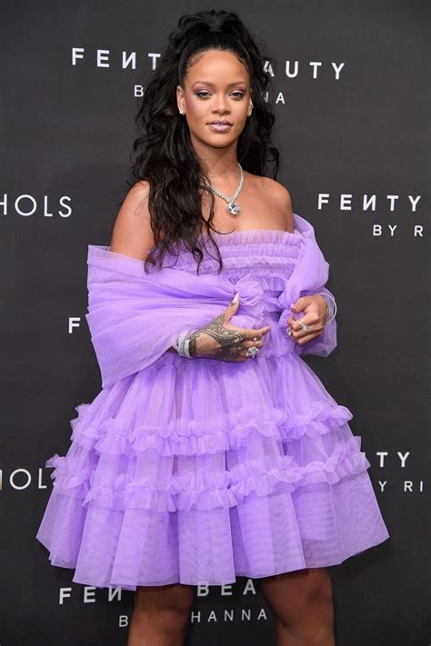 Rihanna Dressed Like A Princess Again At London Fashion Week Rihanna Dress