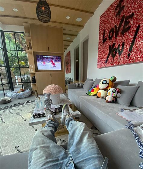 Inside Hailey Bieber Justin Biebers Colossal Beverly Hills Mansion