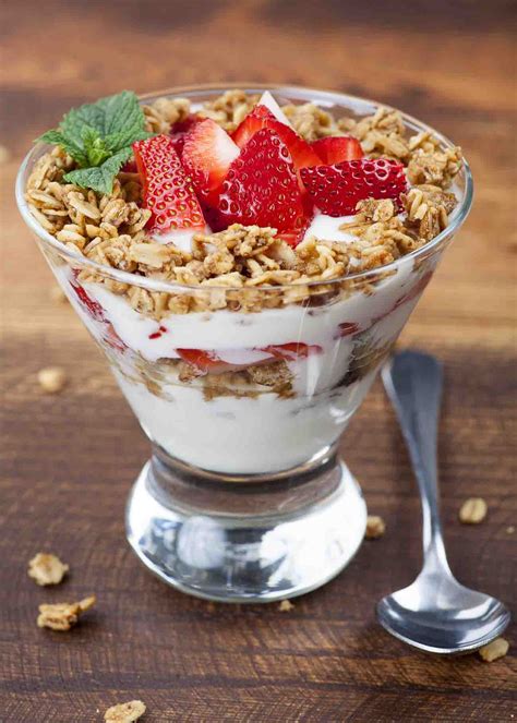 Strawberry Yogurt Breakfast Parfait Recipe Recipes Food Factory