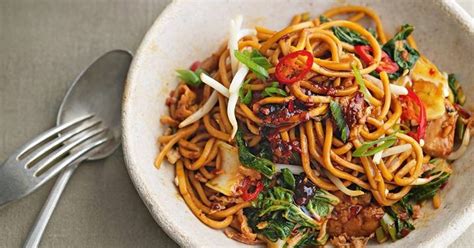 My grandmother spent several years in singapore (my mee siam is one of her dishes that is extremely popular in our household till date, and though we do vary the ingredients time to time, the basic recipe. Mee Siam Goreng Taucu Recipe